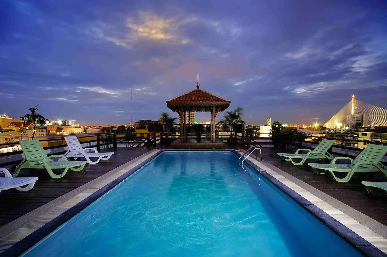 Rambuttri Village Hotel