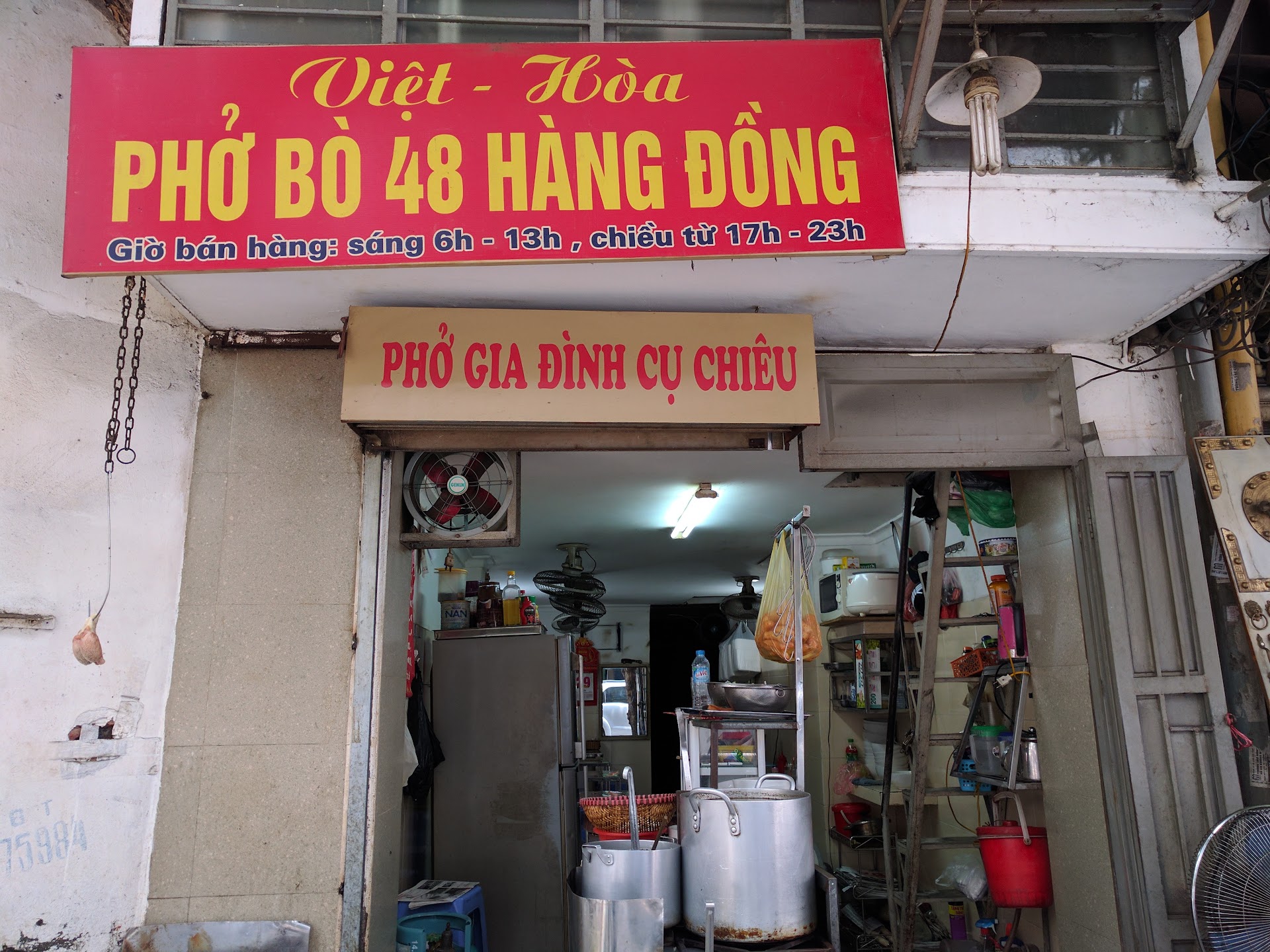 Hanoï, 6h du matin : dans les ruelles de Hang Be, le phở comme seul les locaux le savent