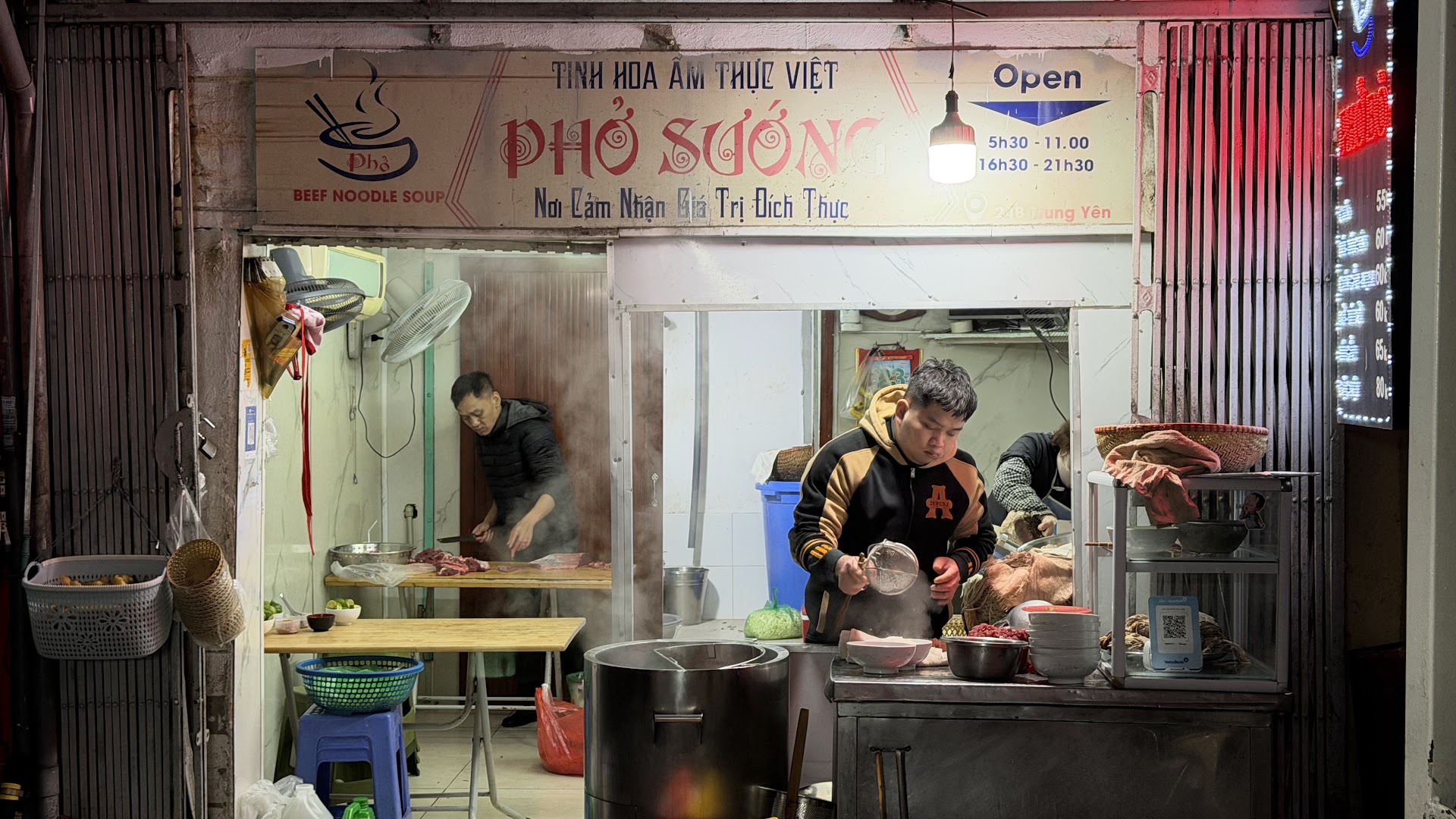 5h du matin à Hanoï : le bol de phở que les touristes ne voient jamais