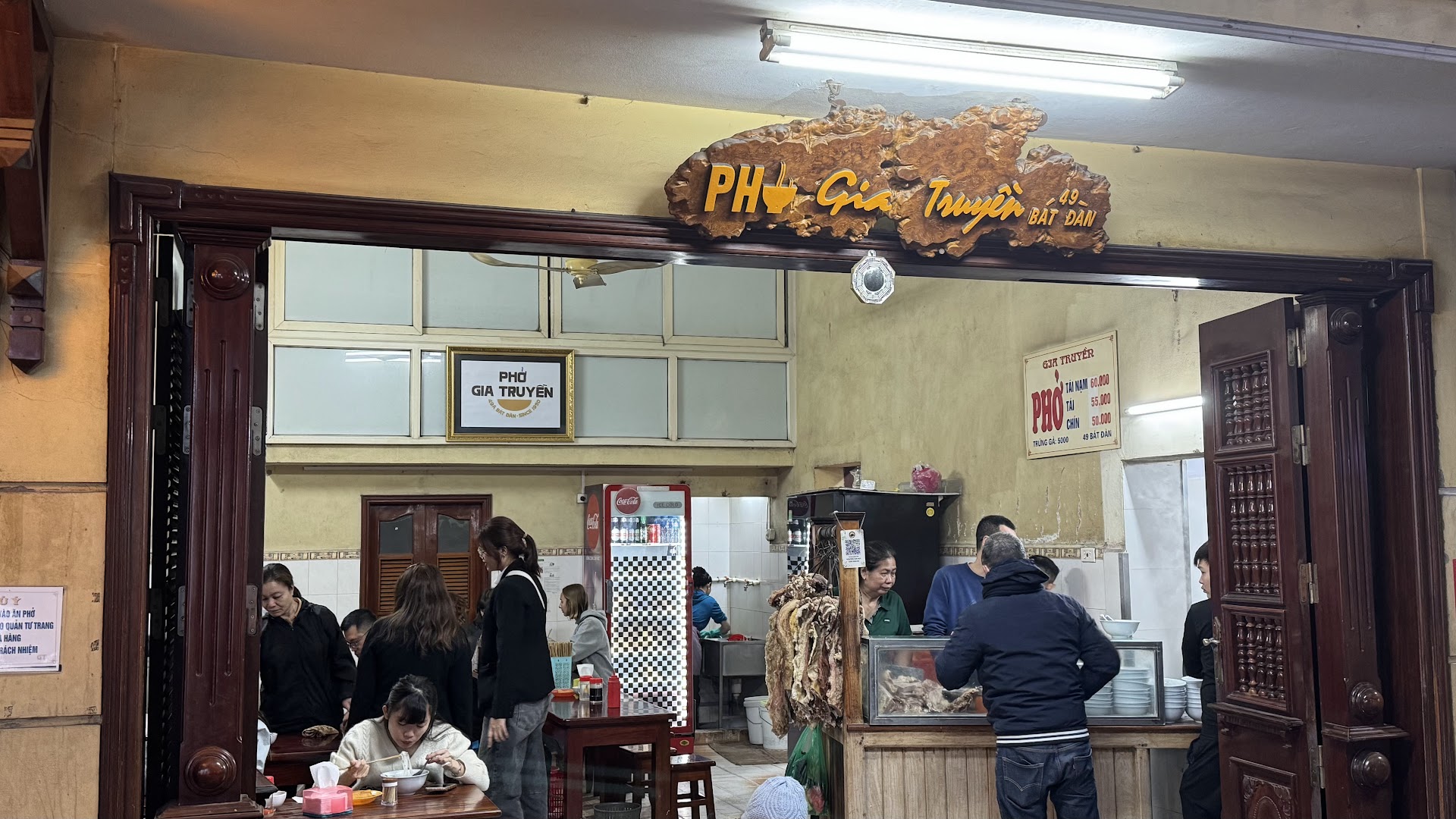 5h du matin à Hanoï : le bol de phở que les touristes ne voient jamais
