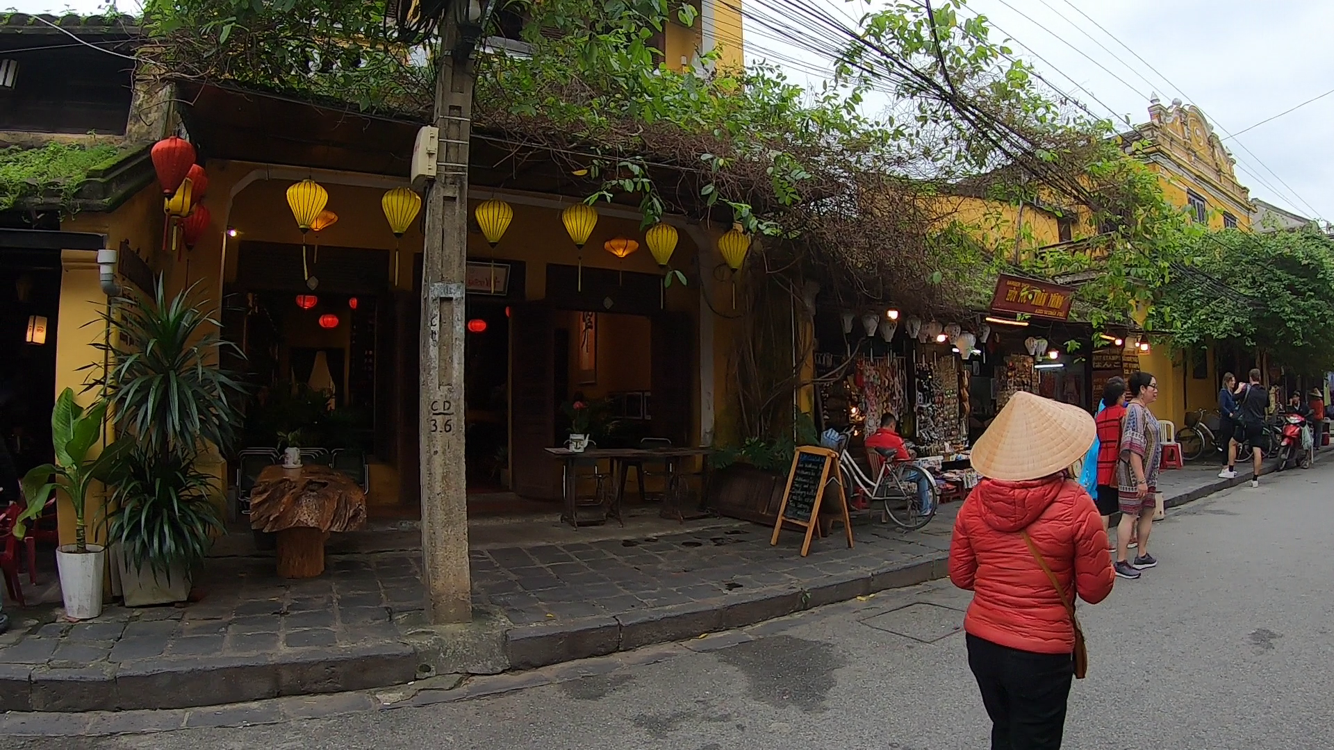 Le bol que Hội An garde pour elle : le cao lầu à l'aube dans la vieille ville