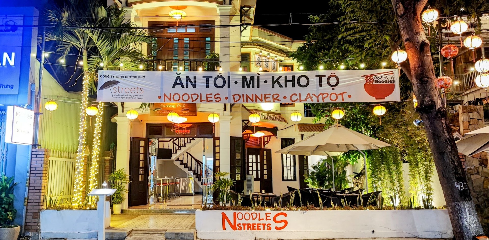 Le bol que Hội An garde pour elle : le cao lầu à l'aube dans la vieille ville