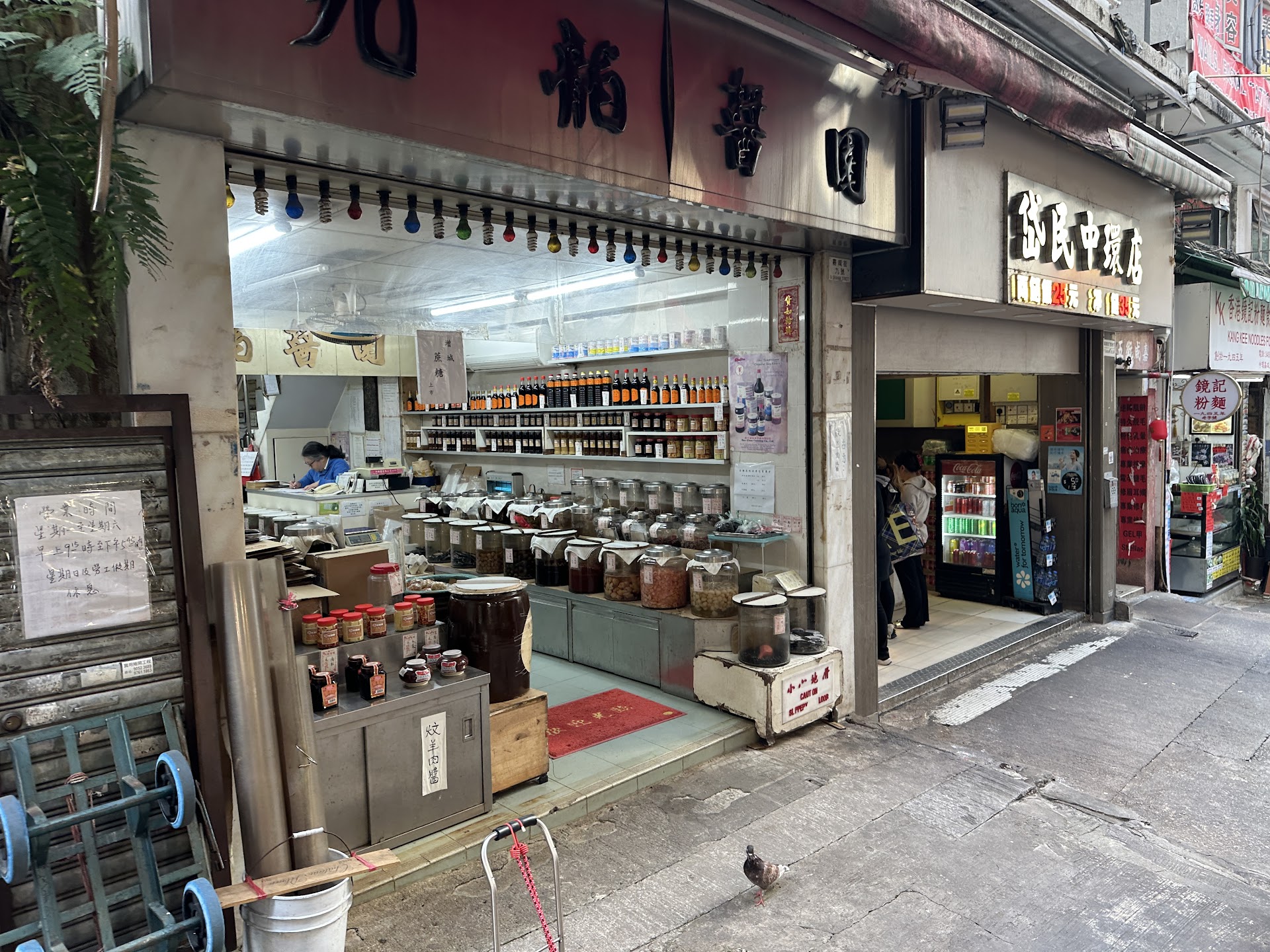 Graham Street, Hong Kong — le marché centenaire qui s'éveille à l'aube, entre tofu chaud et fumées d'encens