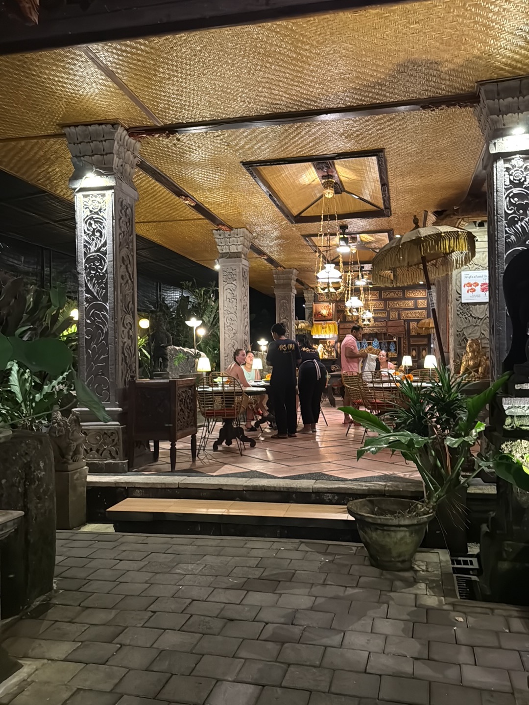 Ubud, Pasar Pagi — l'aube au marché des offrandes de Bali, avant que les touristes arrivent