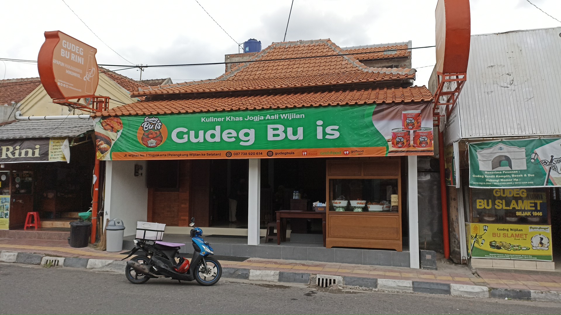 Beringharjo, Yogyakarta — l'aube sur le marché et le premier bol de gudeg