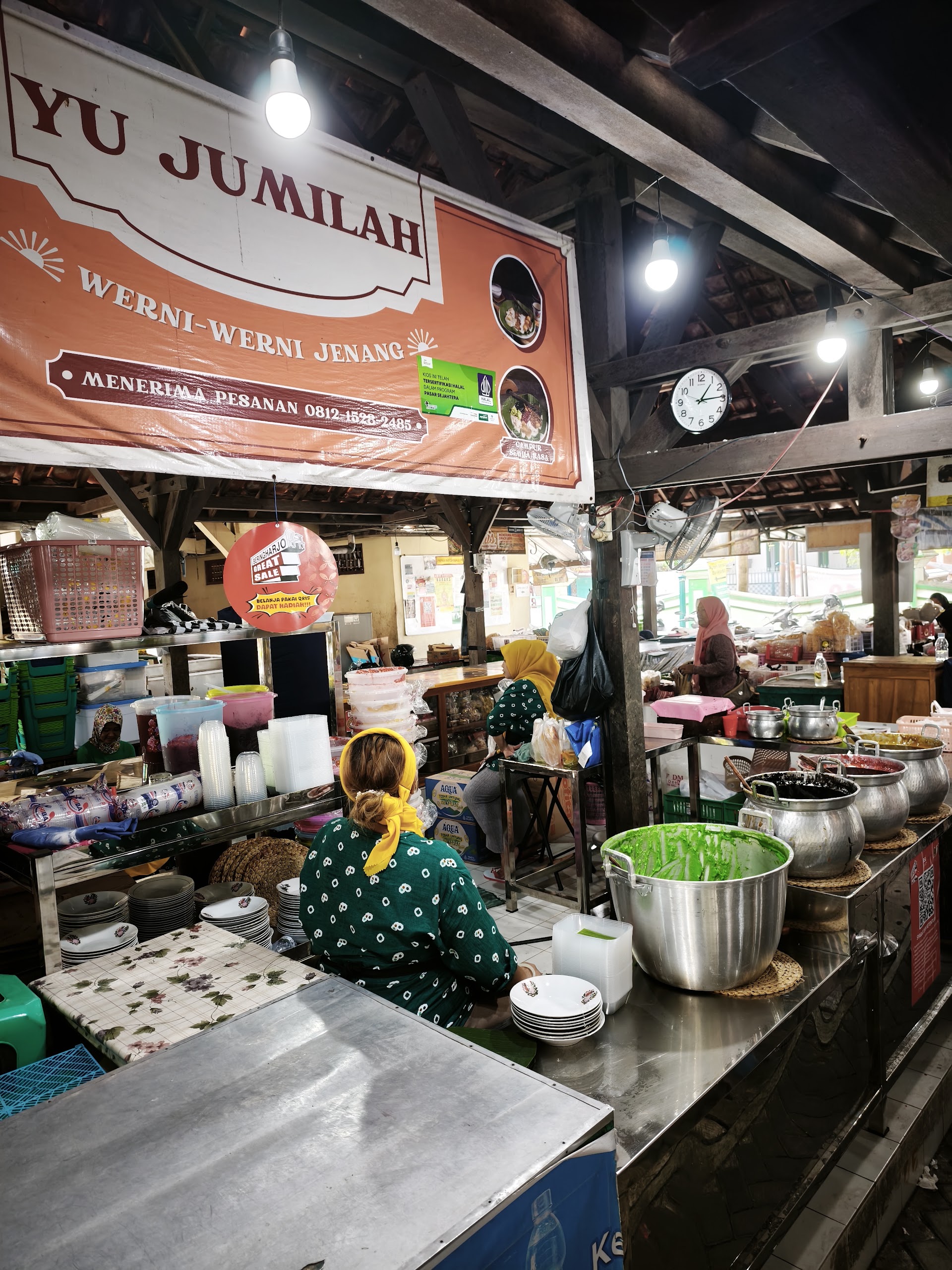 Beringharjo, Yogyakarta — l'aube sur le marché et le premier bol de gudeg