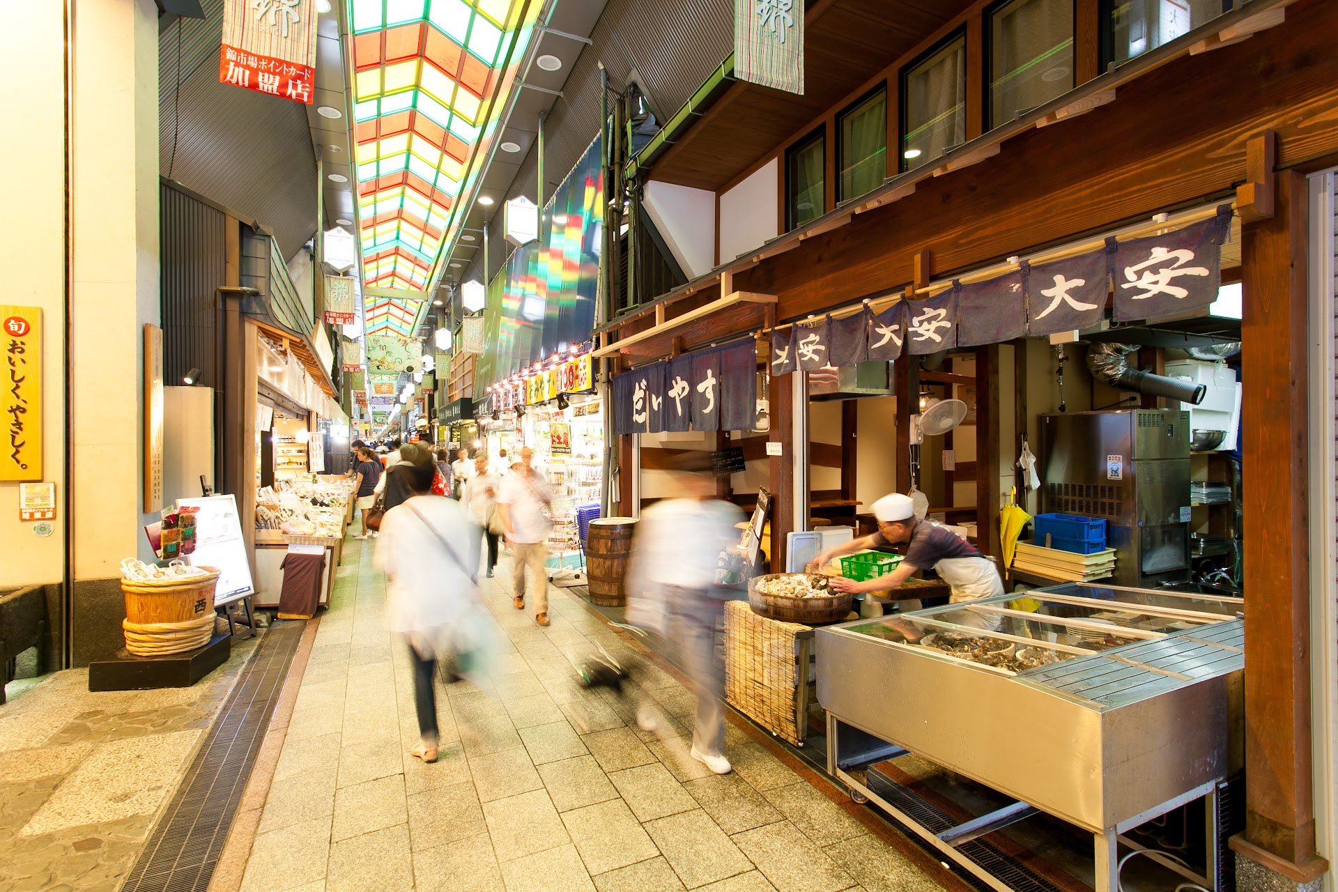 Nishiki Market à Kyoto — au petit matin, quand les marchands de tofu ouvrent leurs volets