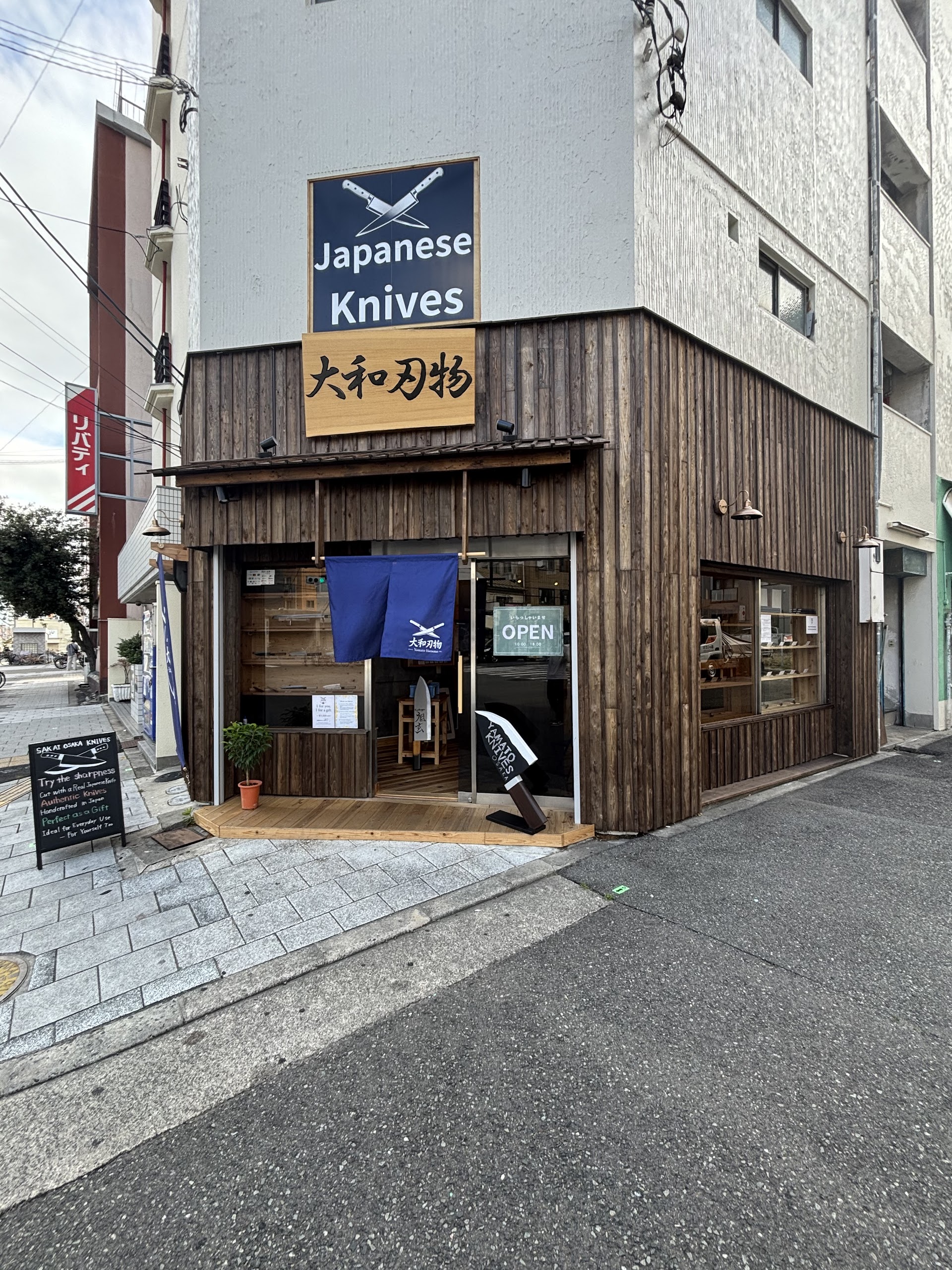 Marché Kuromon à Osaka — l'heure où les fumets de dashi réveillent les ruelles