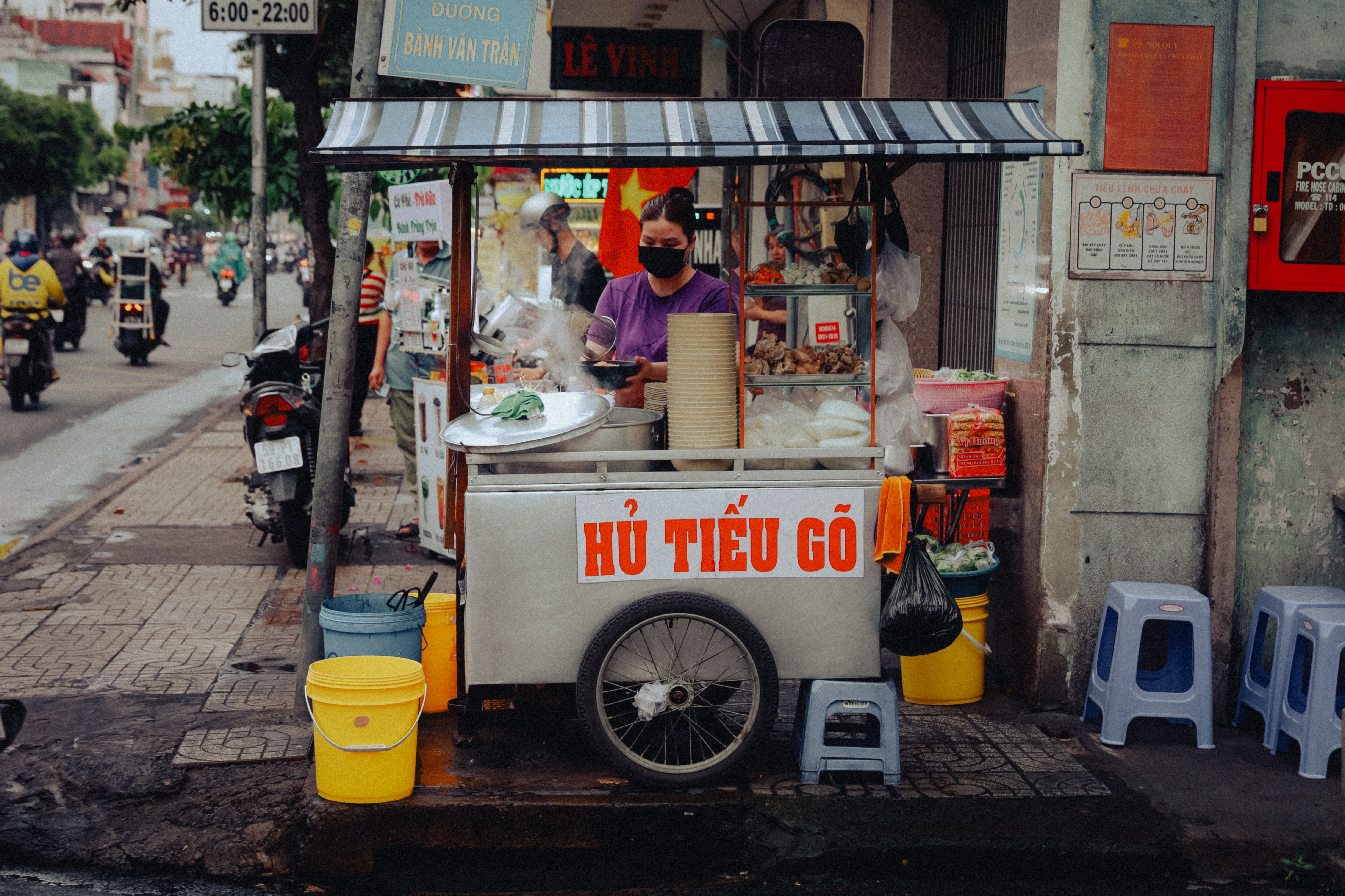 Avant que Saïgon ne s'éveille : le bol de hủ tiếu qui rythme l'aube du marché Bến Thành