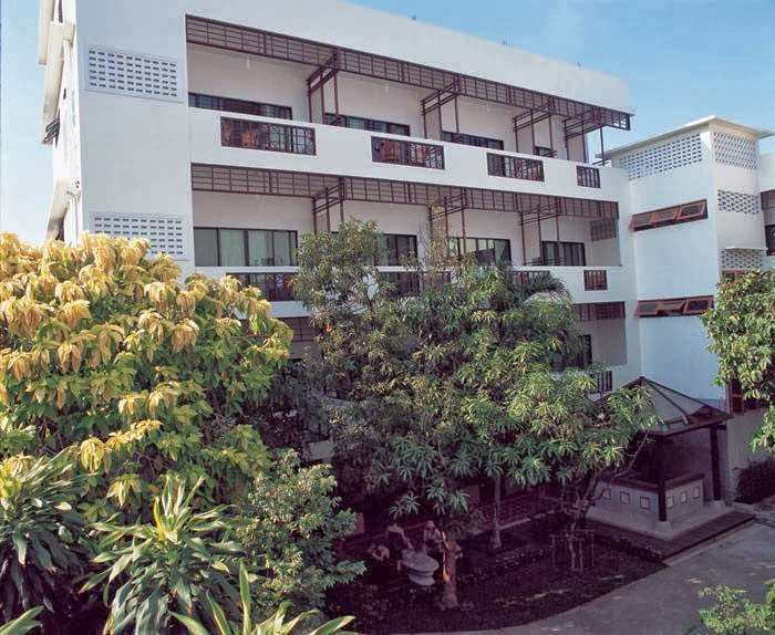 Rambuttri Village Hotel