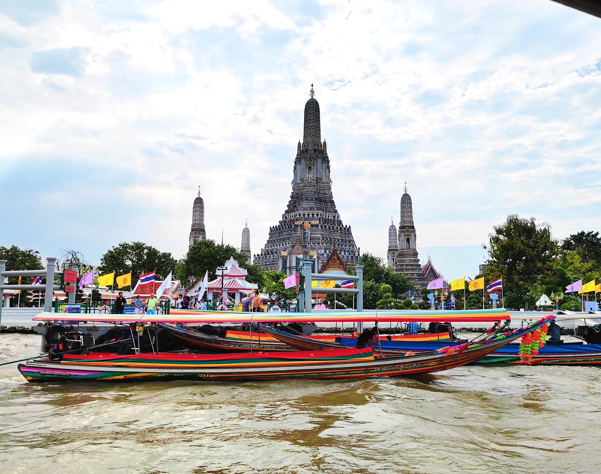Pak Khlong Talat, Bangkok — 4h du matin, le marché aux fleurs qui éveille la ville