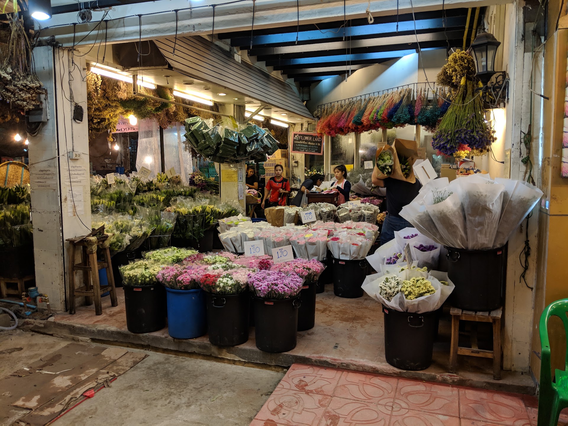 Pak Khlong Talat, Bangkok — 4h du matin, le marché aux fleurs qui éveille la ville